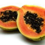 Papaya y ciruela con yogurt