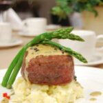 Medallones de lomo de res en su salsa