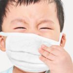 ¿Deben los niños realmente usar tapabocas o mascarillas?