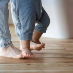 Evita problemas en caderas, pies y rodillas de tu bebé